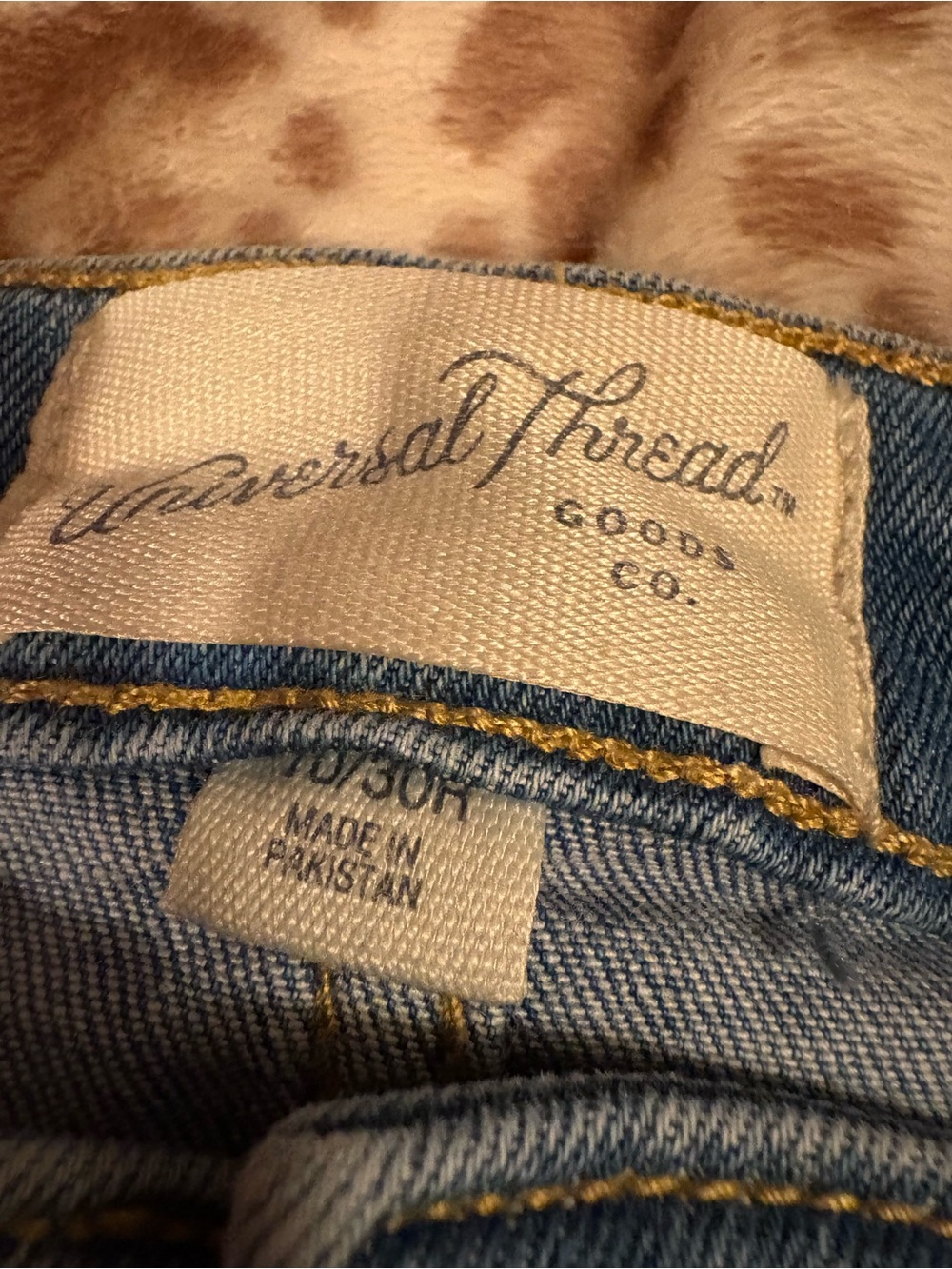 Universal Thread Light Blue Denim High-Rise Midi Cut Off Jean Shorts Size 10 - Picture 3 of 5